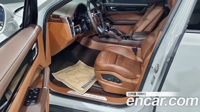 Porsche Cayenne 2022 — Şəkil 10/18