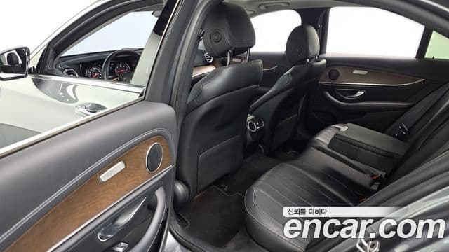 Mercedes-Benz E-Class 2020 — Şəkil 12/20