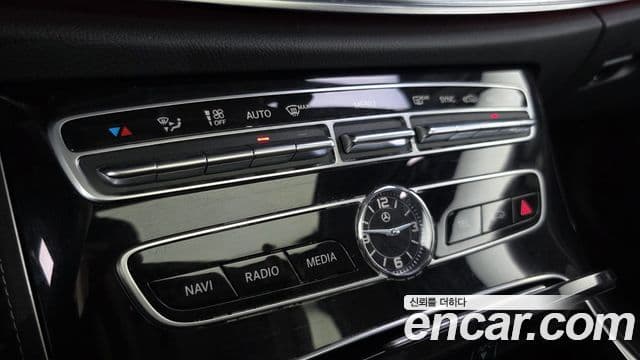 Mercedes-Benz E-Class 2020 — Şəkil 16/20