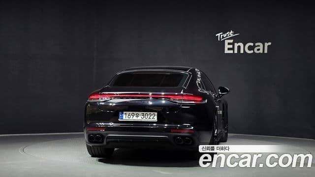 Porsche Panamera 2023 — Photo 29/36