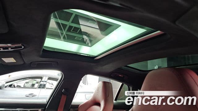 Porsche Panamera 2023 — ფოტო 19/20