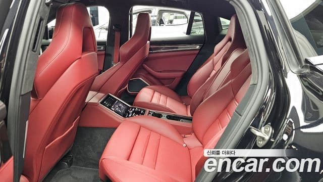 Porsche Panamera 2023 — Photo 17/36