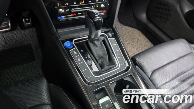 Volkswagen Passat GT 2021 — Şəkil 9/20