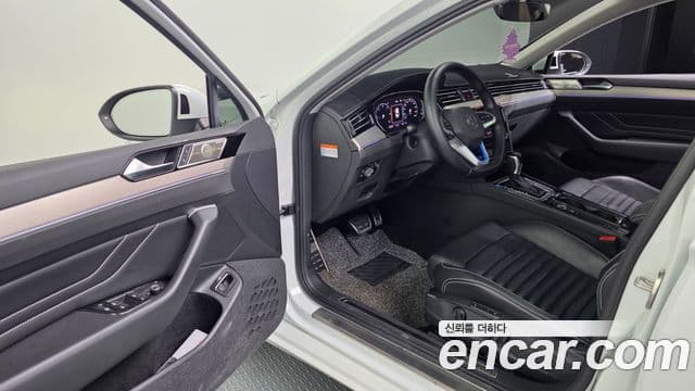 Volkswagen Passat GT 2021 — Şəkil 10/20