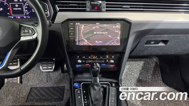 Volkswagen Passat GT 2021 — Şəkil 14/20