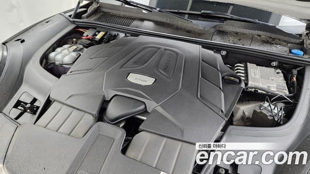 Porsche Cayenne 2020 — ფოტო 6/20