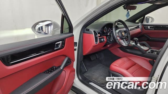 Porsche Cayenne 2020 — ფოტო 10/20