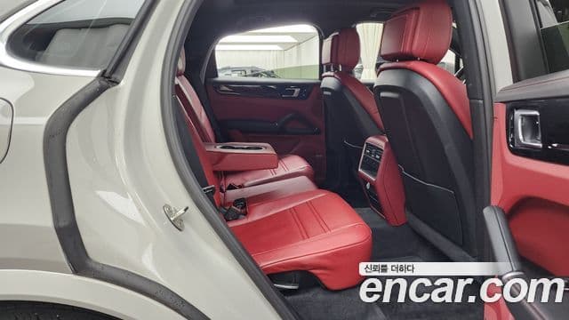 Porsche Cayenne 2020 — ფოტო 12/20