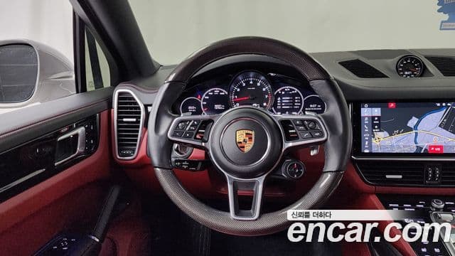 Porsche Cayenne 2020 — ფოტო 13/20
