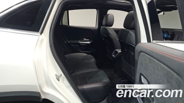 Mercedes-Benz GLA-Class 2020 — Şəkil 11/20