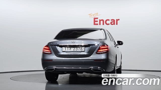 Mercedes-Benz E-Class 2018 — ფოტო 4/20