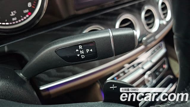 Mercedes-Benz E-Class 2018 — ფოტო 9/20