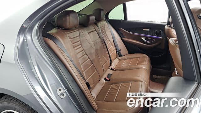 Mercedes-Benz E-Class 2018 — ფოტო 11/20