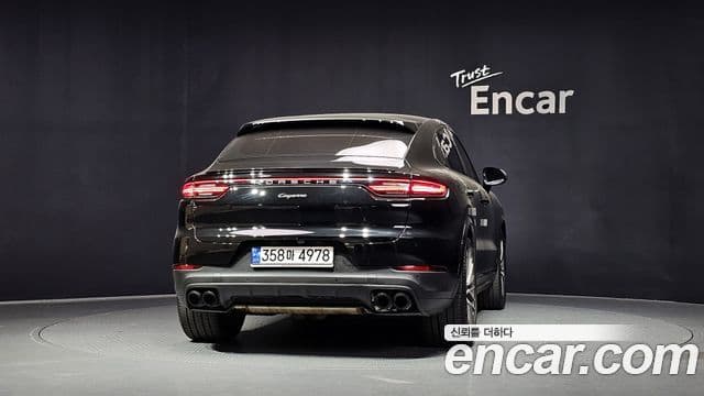Porsche Cayenne 2023 — ფოტო 4/20