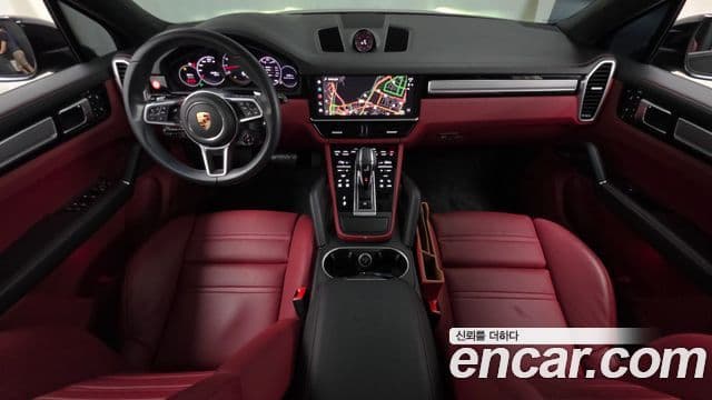 Porsche Cayenne 2023 — ფოტო 7/20