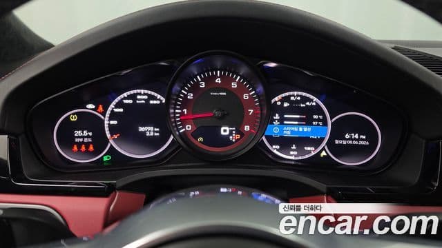 Porsche Cayenne 2023 — ფოტო 8/20