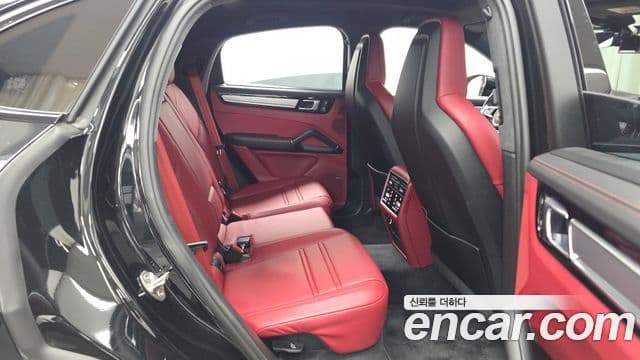 Porsche Cayenne 2023 — ფოტო 12/20