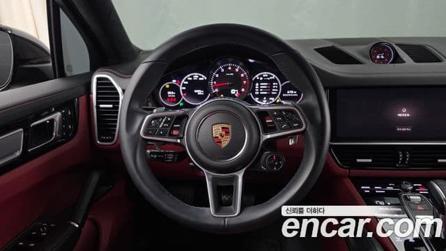 Porsche Cayenne 2023 — ფოტო 13/20