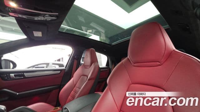 Porsche Cayenne 2023 — ფოტო 18/20
