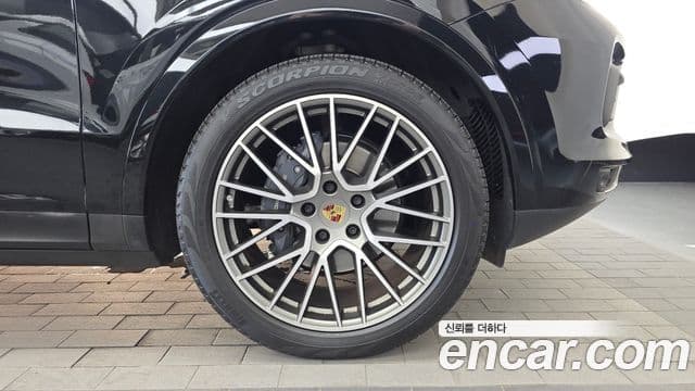 Porsche Cayenne 2023 — Photo 19/33