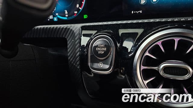 Mercedes-Benz A-Class 2020 — ფოტო 17/20