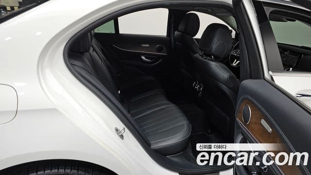 Mercedes-Benz E-Class 2019 — Şəkil 10/20