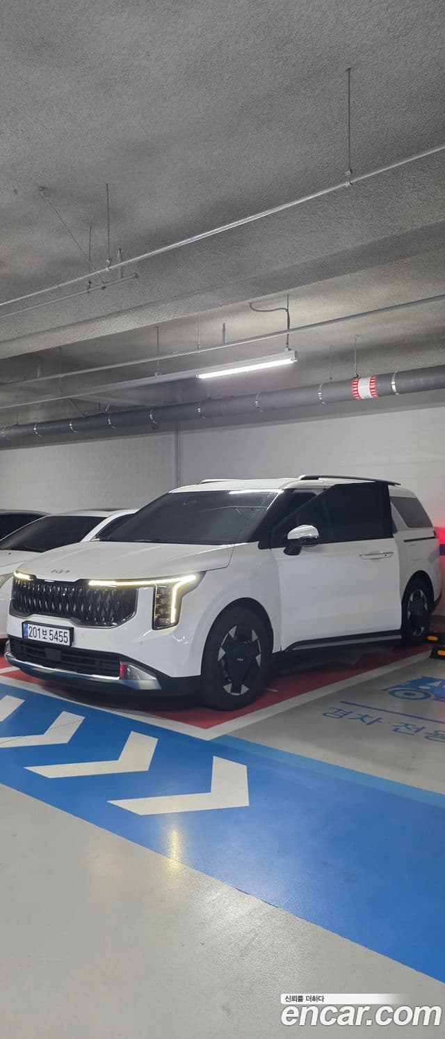 Kia Carnival 2024 — ფოტო 3/8