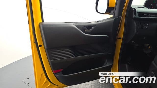 Hyundai Staria 2023 — Photo 9/32