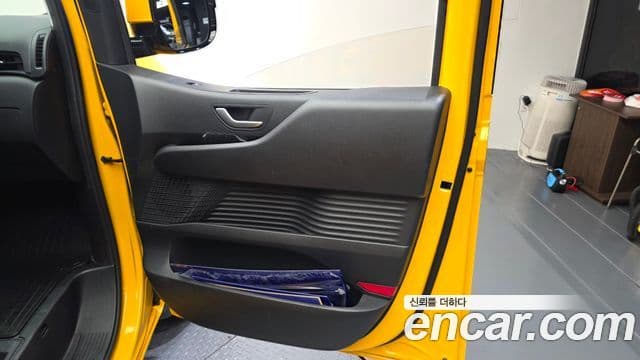 Hyundai Staria 2023 — Photo 28/32