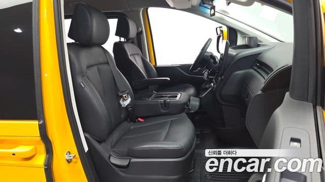Hyundai Staria 2023 — Photo 14/32