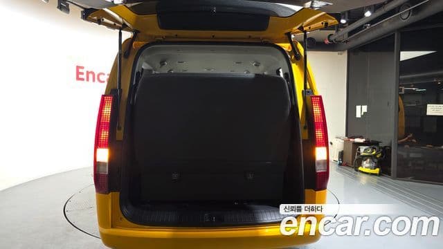 Hyundai Staria 2023 — Photo 13/32
