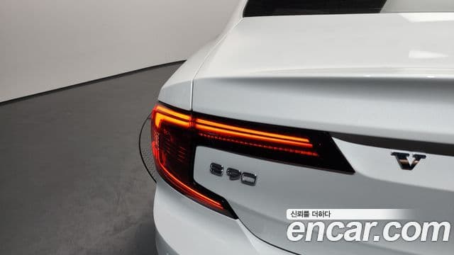 Volvo S90 2021 — ფოტო 32/36