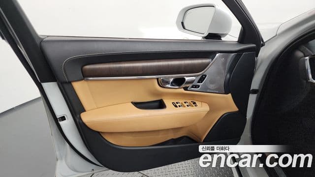 Volvo S90 2021 — ფოტო 33/36