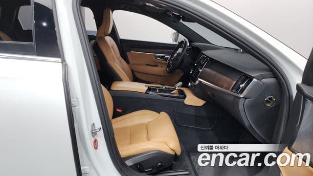 Volvo S90 2021 — ფოტო 18/36