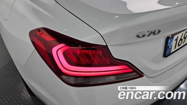 Genesis G70 2019 — Photo 8/32