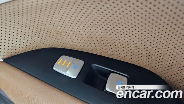 Genesis G70 2019 — Photo 16/32