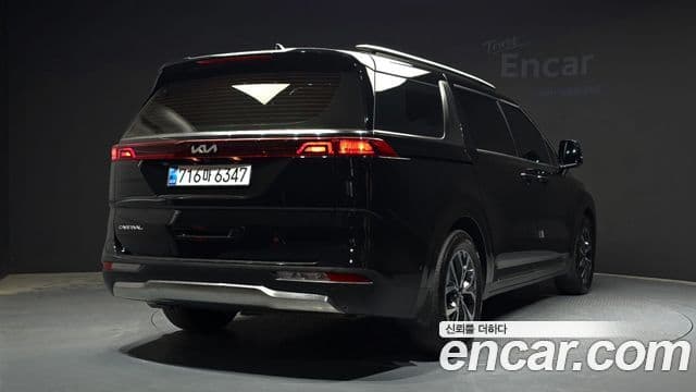Kia Carnival 2023 — ფოტო 2/20