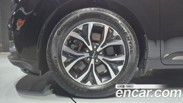 Kia Carnival 2023 — ფოტო 5/20