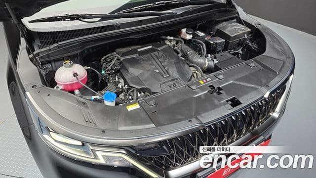 Kia Carnival 2023 — ფოტო 6/20