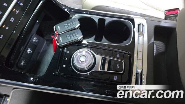 Kia Carnival 2023 — ფოტო 9/20