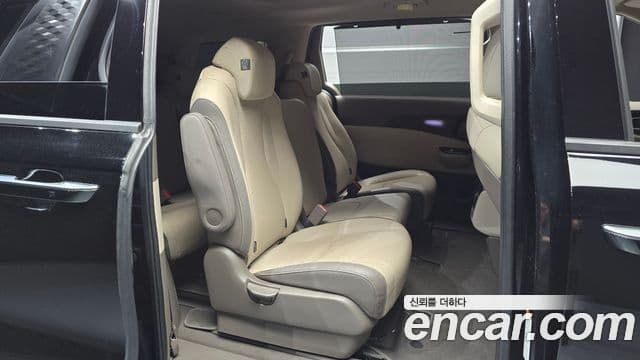 Kia Carnival 2023 — ფოტო 12/20