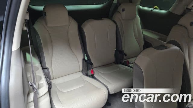 Kia Carnival 2023 — ფოტო 13/20