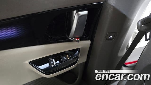 Kia Carnival 2023 — ფოტო 19/20