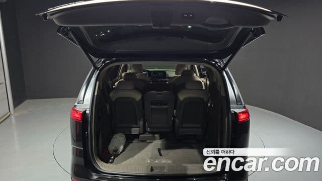 Kia Carnival 2023 — ფოტო 20/20