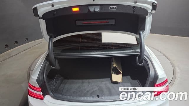 Genesis G80 2024 — Photo 17/31