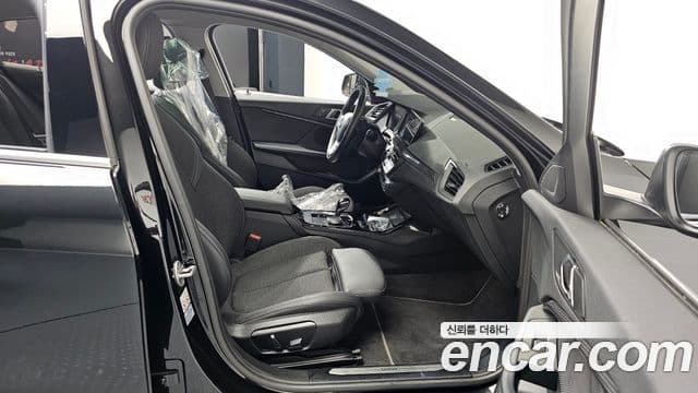 BMW 1 Series 2023 — Photo 29/33
