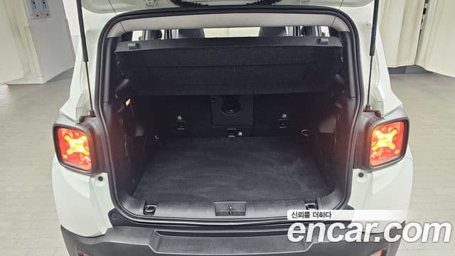 Jeep Renegade 2022 — Şəkil 18/20