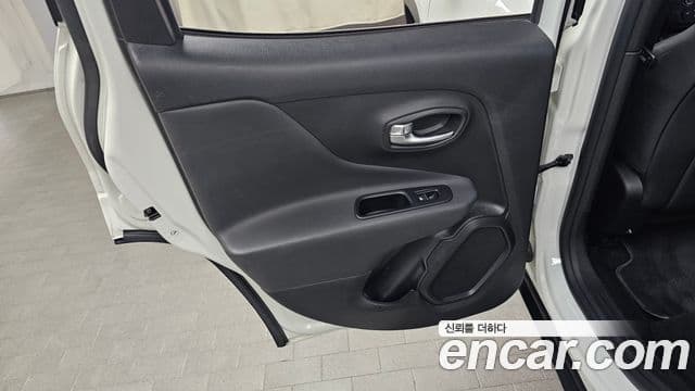 Jeep Renegade 2022 — Photo 14/31