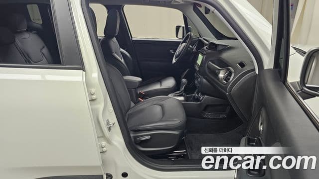 Jeep Renegade 2022 — Photo 31/31
