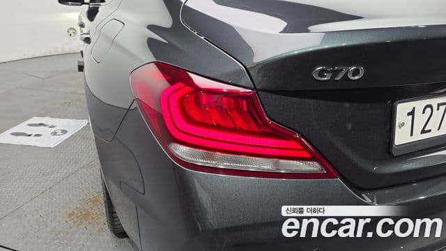 Genesis G70 2019 — Photo 22/34